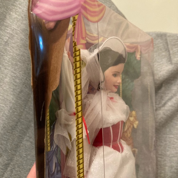 SOLD // Mattel Disney Mary Poppins 2005 Fashion Doll - Collectible Packaging - Picture 12 of 16